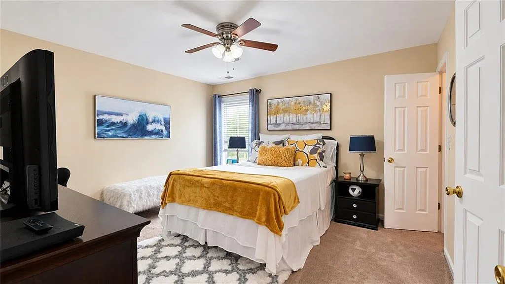 1 bed, 1.0 bath, 2928 sqft, $1,400 — Photo 2