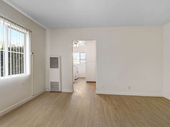 5th image of 10906 Santa Monica Blvd APT 1A