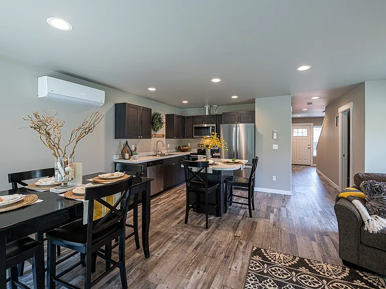 Townhomes/Apartments - 259 Se Ely St — Photo 17