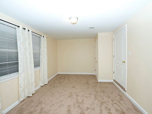 3rd image of 19 Baggett Ct