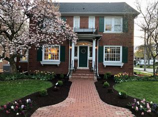 2041 Two Tree Ln, Wauwatosa, WI 53213