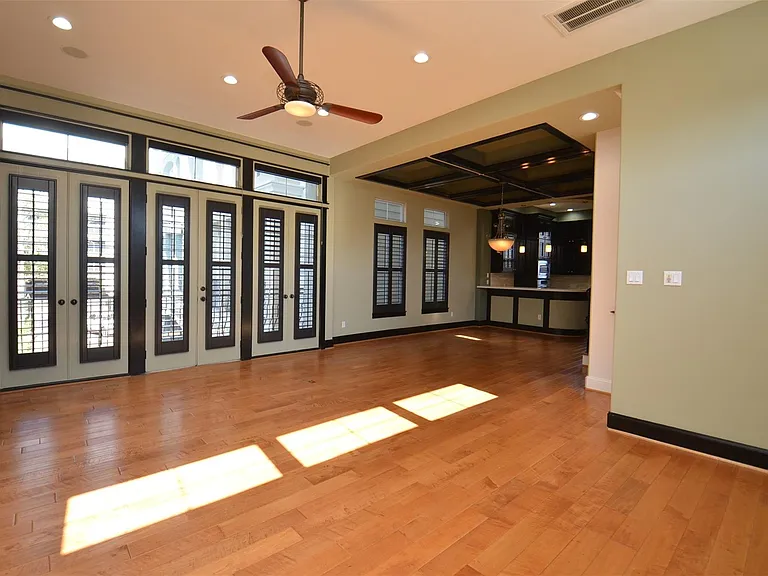 1818 Binz St #E — Photo 12
