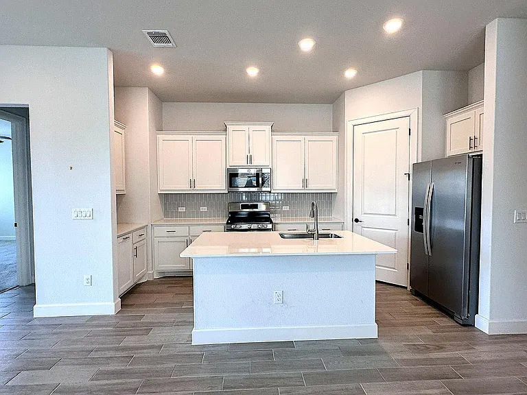 12608 Stanford Dr — Photo 4