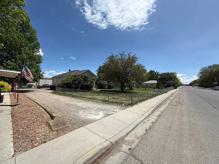 825 N Broadway Ave. — Photo 5