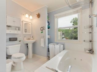 123 4th St NE, Washington, DC 20002