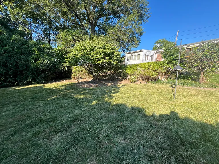 1806 Dighton St — Photo 17
