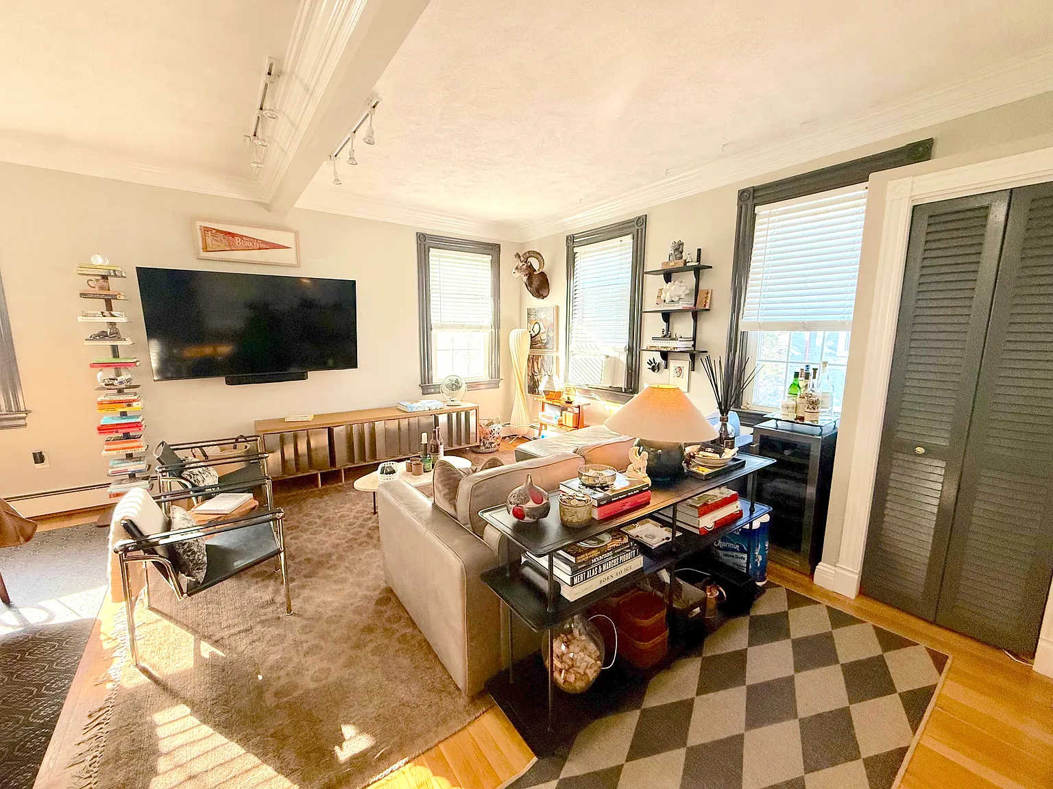 2 bed, 1026 sqft, $4,200 — Photo 2