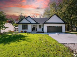 7085 Maplewood Dr, Temperance, MI 48182
