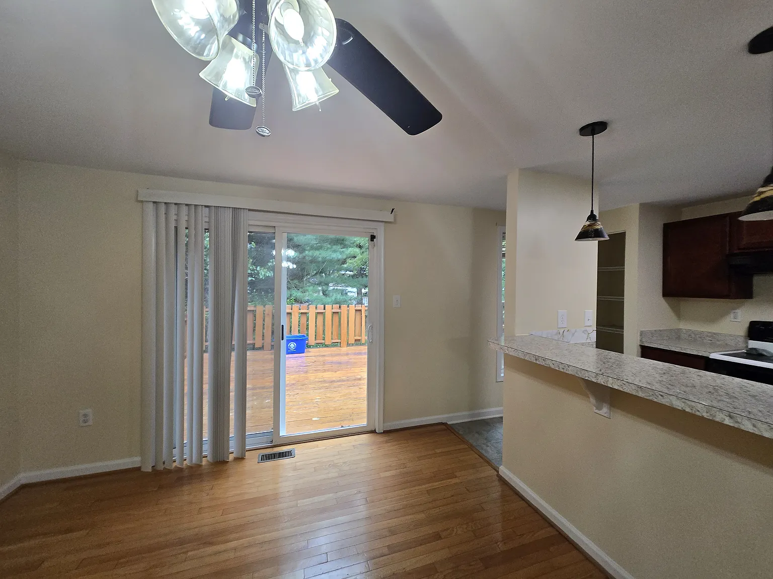 4 bed, 1300 sqft, $2,630 — Photo 4