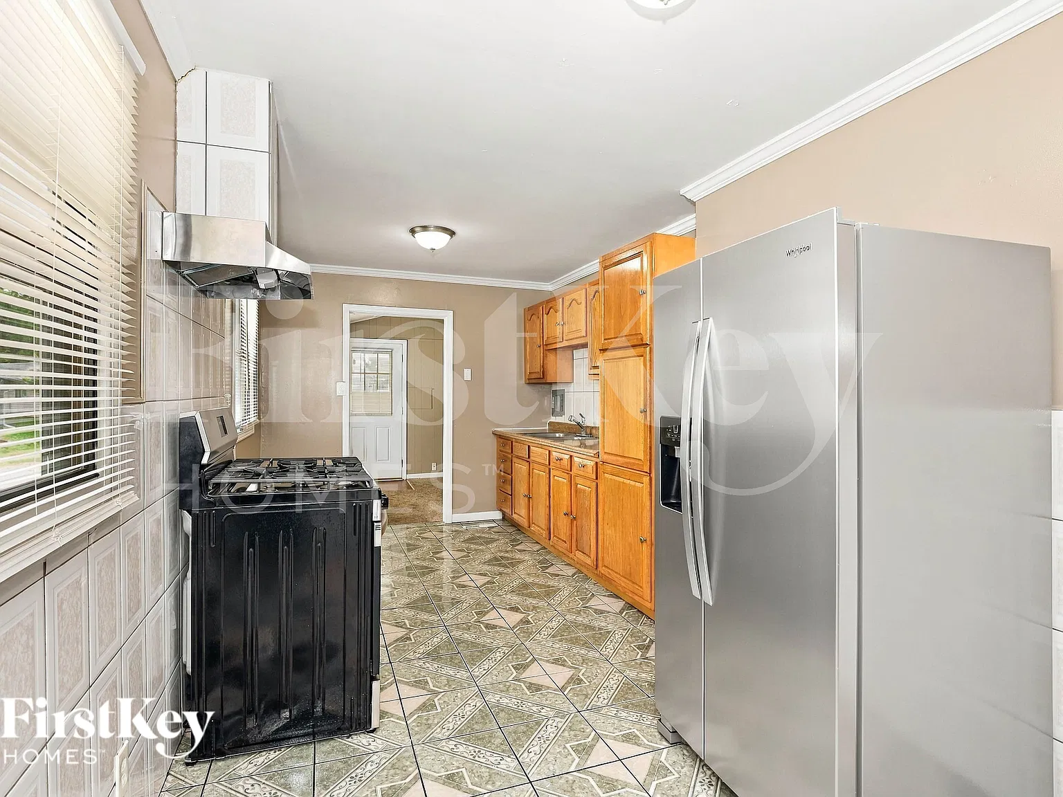 3 bed, 1.0 bath, 1224 sqft, $2,090 — Photo 4