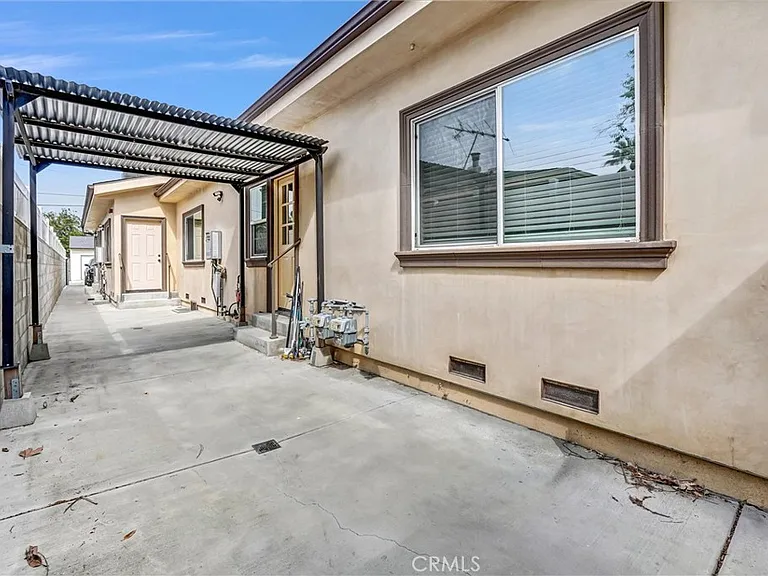 6711 Clybourn Ave — Photo 32