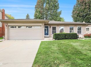 39135 Quinn Dr, Sterling Heights, MI 48310