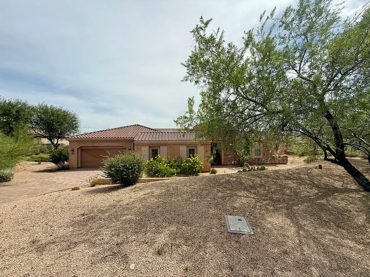 4 bed, 4.5 bath, 4400 sqft, $5,195 — Photo 3
