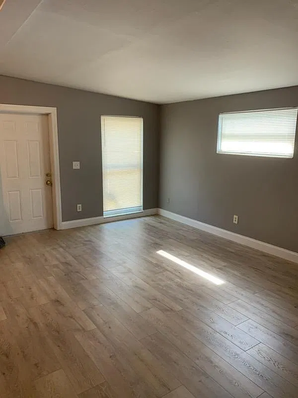 2 bed, 760 sqft, $1,300 — Photo 3