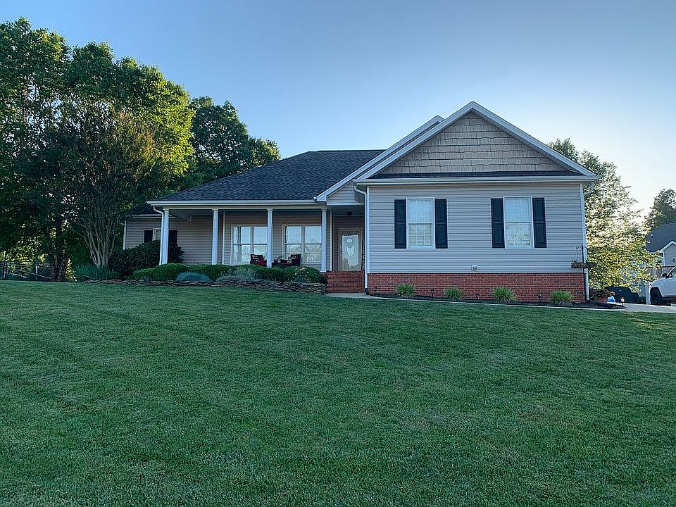 1st image of 405 Winchester Dr