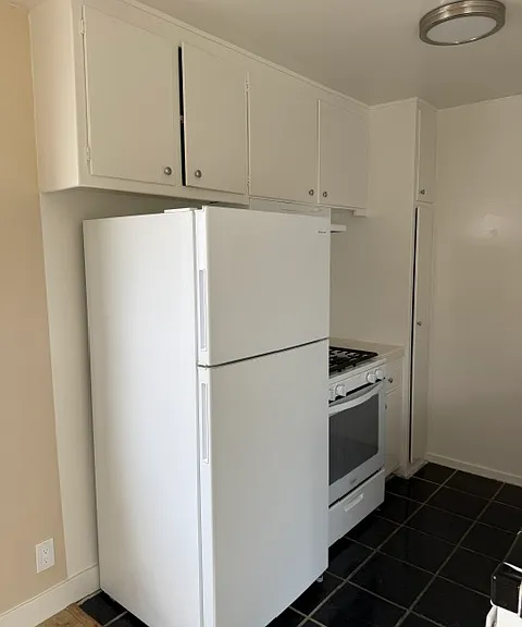 924 7th St #9 — Photo 3