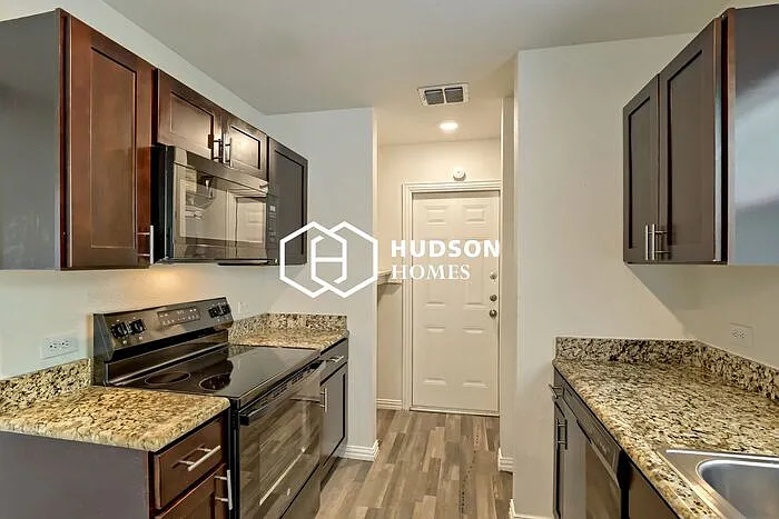 311 Ferris Ave — Photo 5