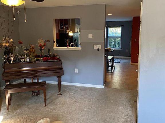 3rd image of 125 Carnegie Links Dr