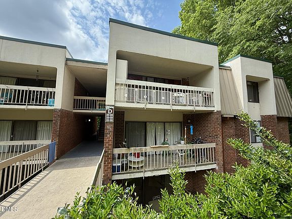 3rd image of 500 Umstead Dr #208