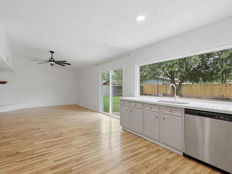 4035 Cypressdale Dr — Photo 6