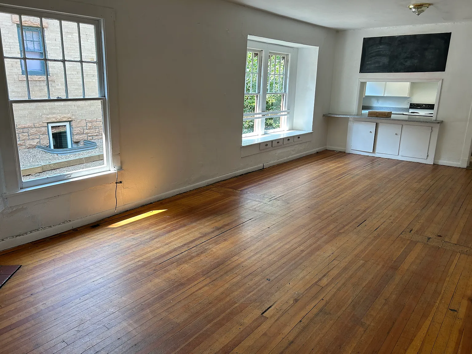 975 15th St — Photo 3