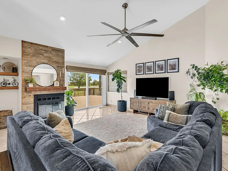 5331 Emerald Ct — Photo 8