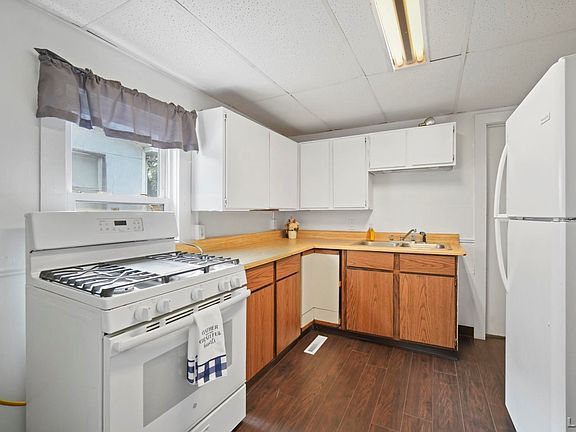 3rd image of 348 Erie St