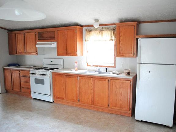 3rd image of 73 Circle Dr