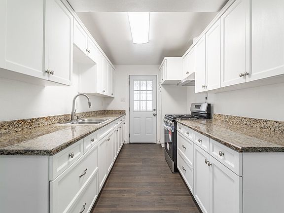 4th image of 1910 W 18th St