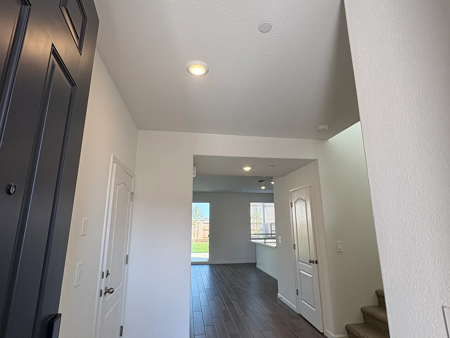 4 bed, 2484 sqft, $3,100 — Photo 2