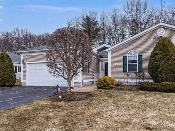 85 Orchard Meadows Dr, Smithfield, RI 02917