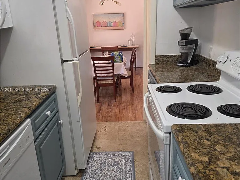 404 Viscaya Ave #404 — Photo 7