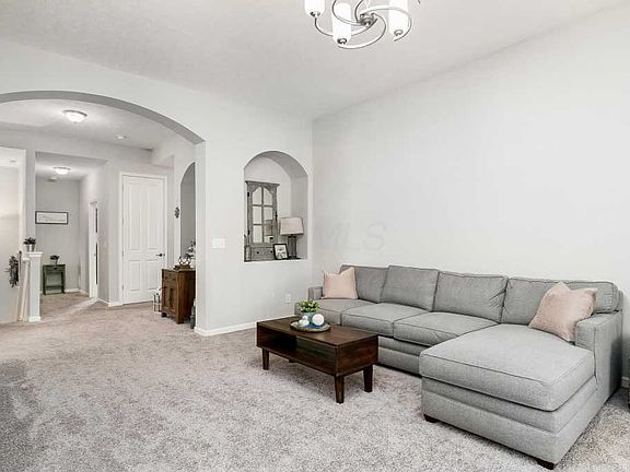 3rd image of 731 Wintergreen Way