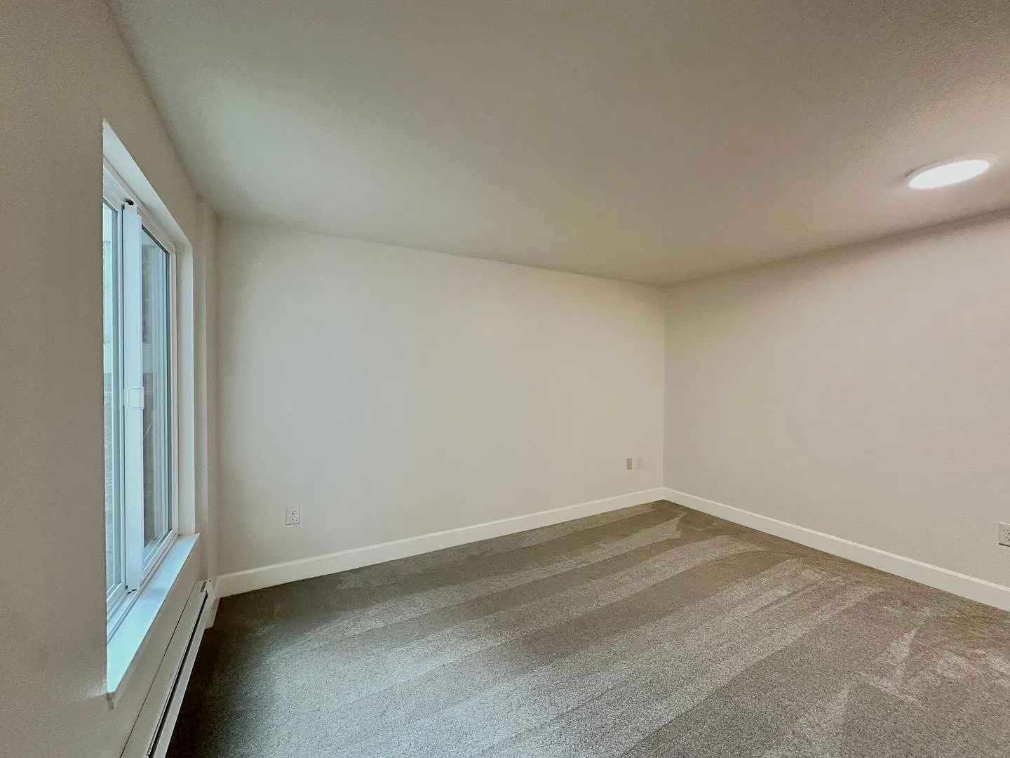 Meydenbauer West Apartments - 550 100th Ave SE — Photo 4