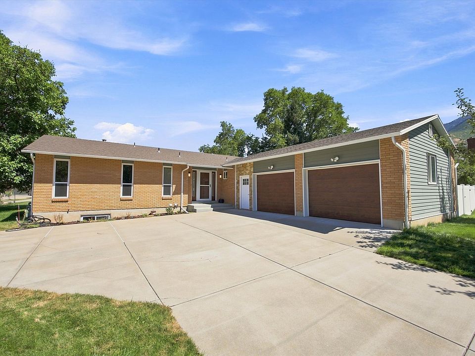 1st image of 2407 E Country Oaks Dr