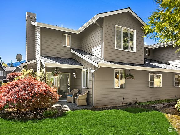 2nd image of 321 SE Orchard Drive #5