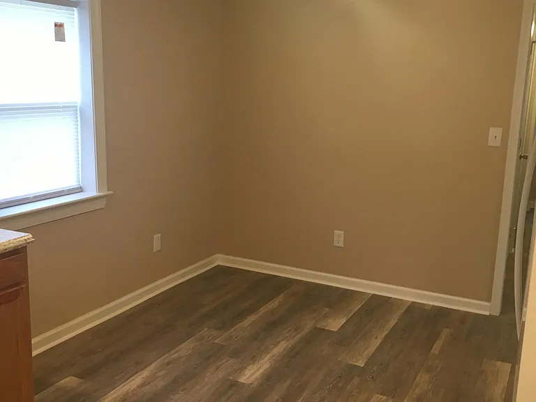 110 Wesley Rd — Photo 5