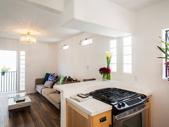 4th image of 2210 Pacific Ave APT 4
