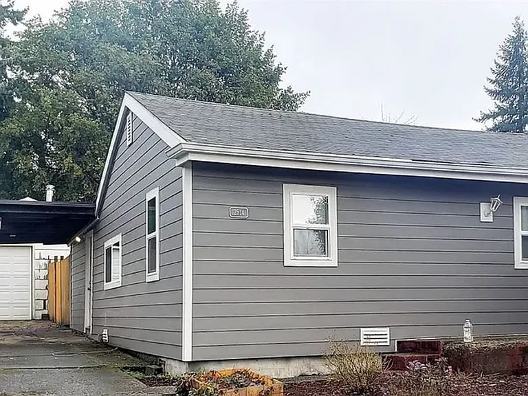 2514 NE Barnett St — Photo 9