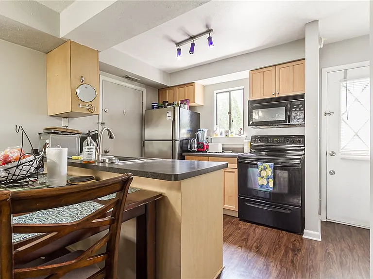 644 Eastbrooke Ln — Photo 9