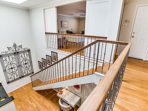 4th image of 3816 S Versailles Ave