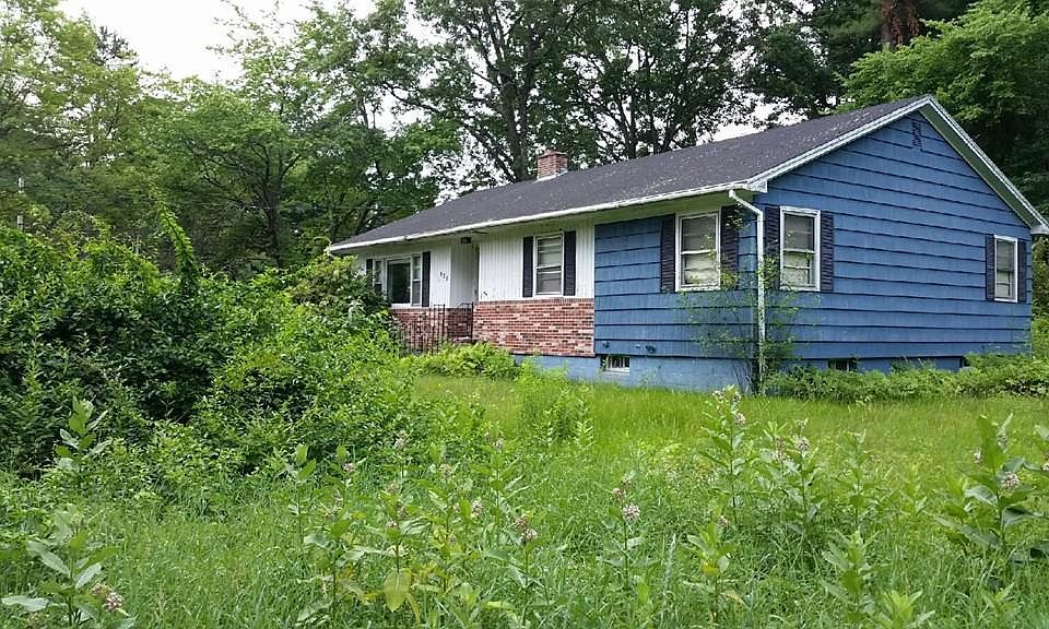 2nd image of 140 Brigham Ave