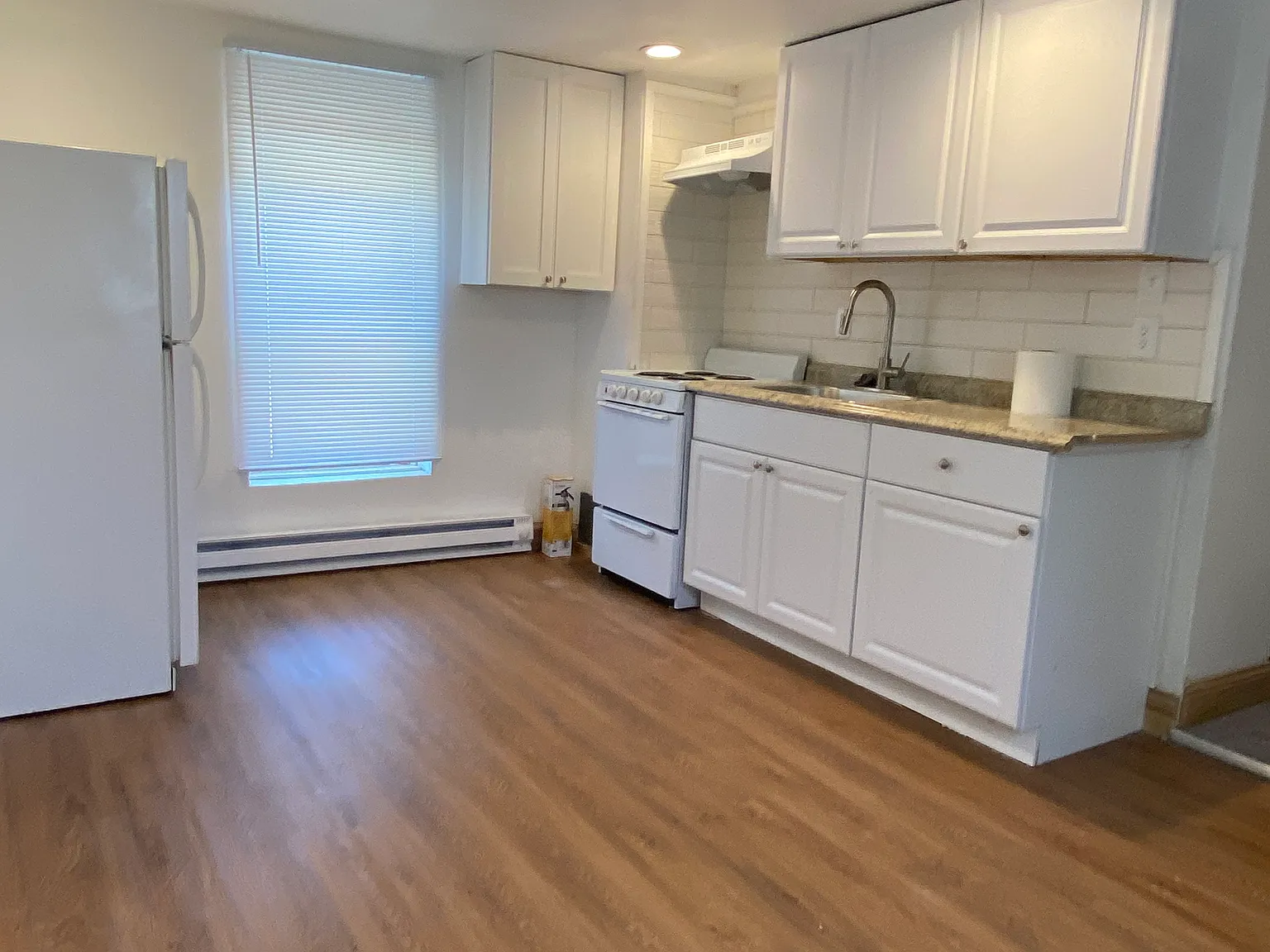1 bed, 800 sqft, $1,000 — Photo 3