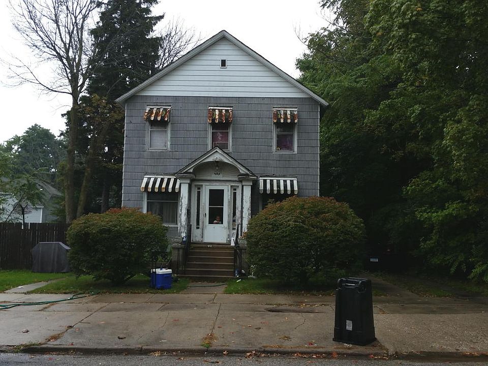 2nd image of 707 E Foster St
