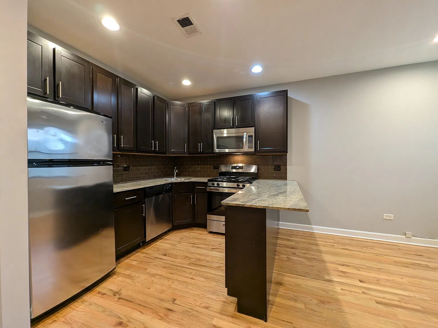 1 bed, $1,879 — Photo 2