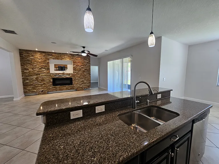2718 Atherton Dr — Photo 4
