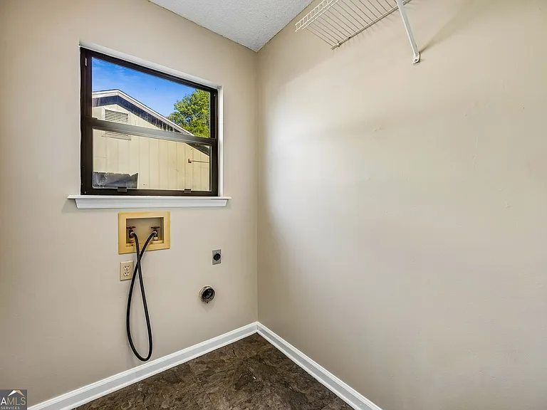 132 Woodvalley Dr — Photo 26