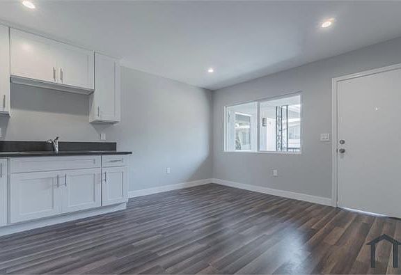2nd image of 4020 Stevely Ave