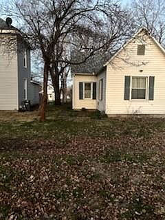 2nd image of 1616 S Vermont Ave