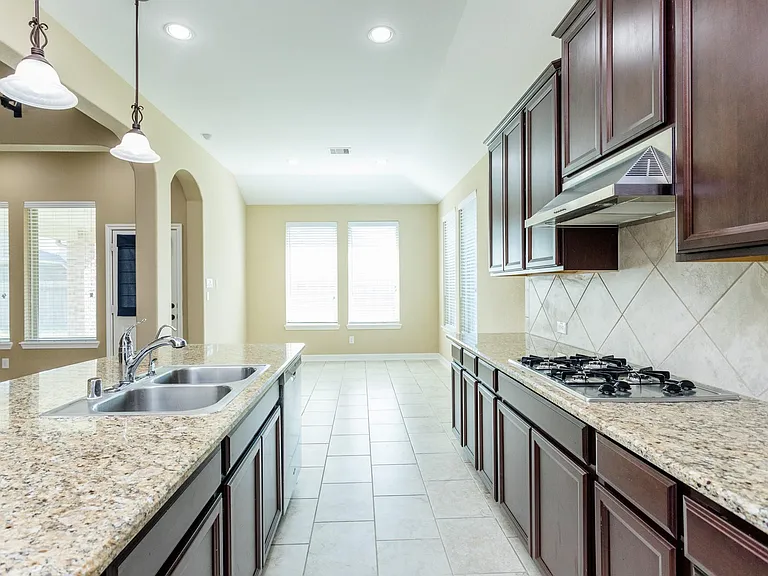 7810 Deep Green Dr — Photo 18